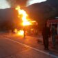 یک اتوبوس با ۴۲ مسافر در جاده قم آتش گرفت